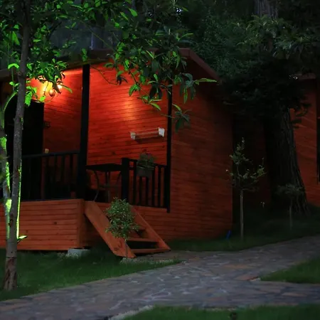 Hotel Robina Bungalov *