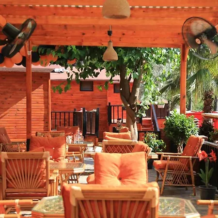 Hotel Robina Bungalov *