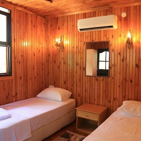 Hotel Robina Bungalov *