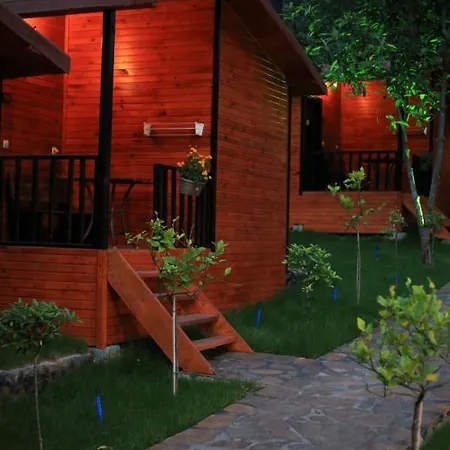 Robina Bungalov Hotel *