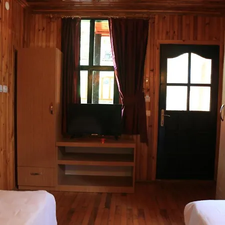 Robina Bungalov Hotel *
