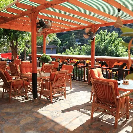 Robina Bungalov Hotel *