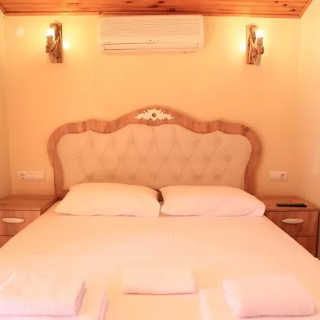 Hotel Robina Bungalov *