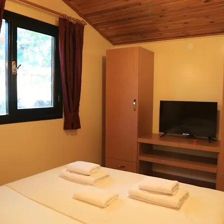 Hotel Robina Bungalov *